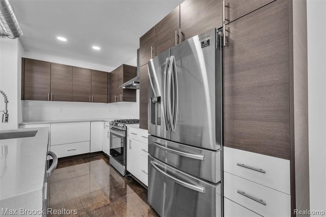 51 E Shevlin Avenue, Hazel Park, MI 48030