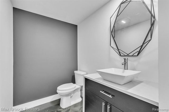 51 E Shevlin Avenue, Hazel Park, MI 48030