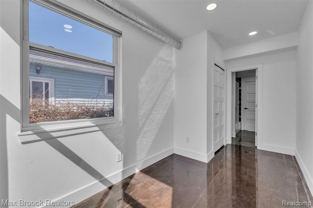 51 E Shevlin Avenue, Hazel Park, MI 48030
