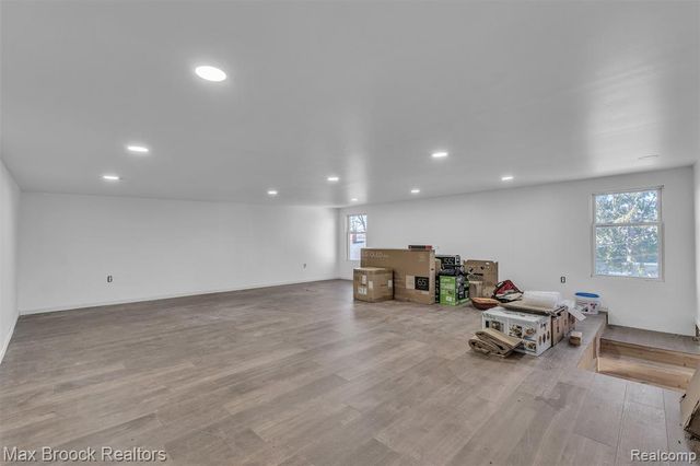 51 E Shevlin Avenue, Hazel Park, MI 48030
