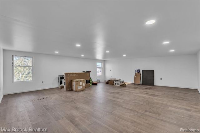 51 E Shevlin Avenue, Hazel Park, MI 48030
