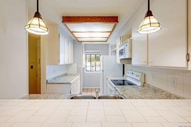 11815 Vance Jackson Rd Apt 1402, San Antonio, TX 78230