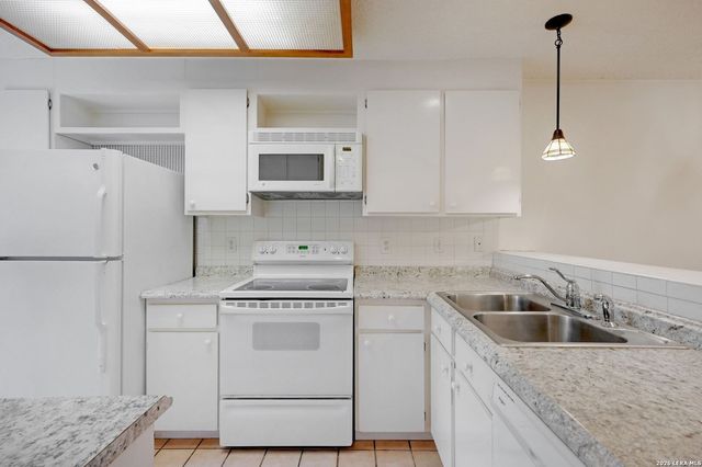 11815 Vance Jackson Rd Apt 1402, San Antonio, TX 78230