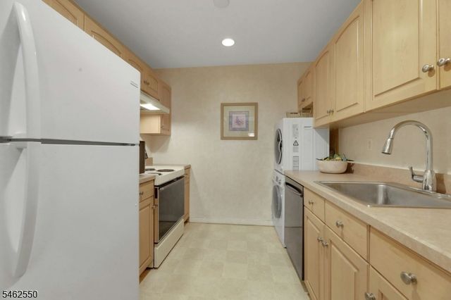 50 Rock Rd B10, Hawthorne Boro, NJ 07506