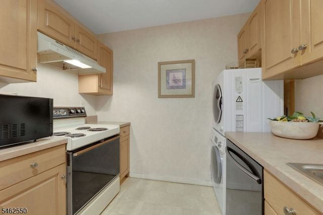 50 Rock Rd B10, Hawthorne Boro, NJ 07506