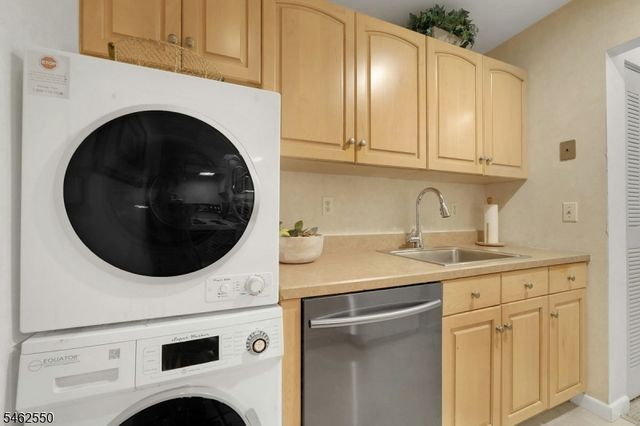 50 Rock Rd B10, Hawthorne Boro, NJ 07506