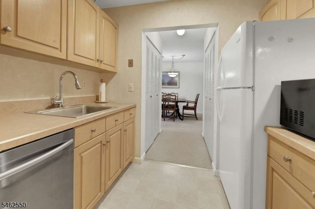 50 Rock Rd B10, Hawthorne Boro, NJ 07506