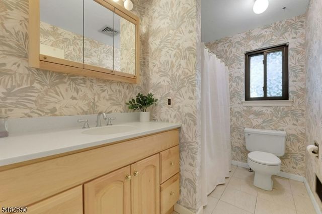 50 Rock Rd B10, Hawthorne Boro, NJ 07506