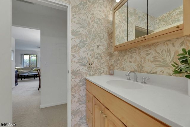 50 Rock Rd B10, Hawthorne Boro, NJ 07506