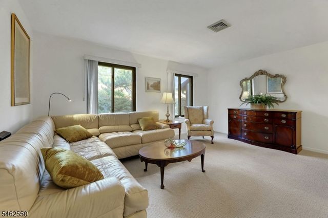 50 Rock Rd B10, Hawthorne Boro, NJ 07506
