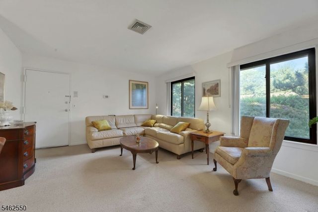 50 Rock Rd B10, Hawthorne Boro, NJ 07506