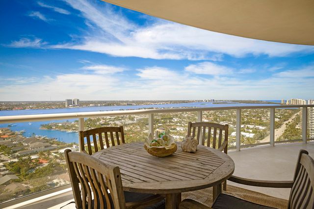 2700 N OCEAN Drive 2206B, Singer Island, FL 33404