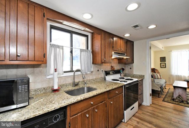 71 GOLF CLUB DR, Langhorne, PA 19047