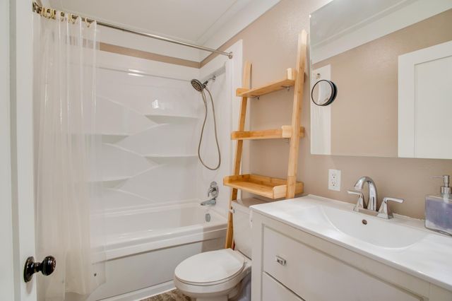 515 10th Street S, Fargo, ND 58103