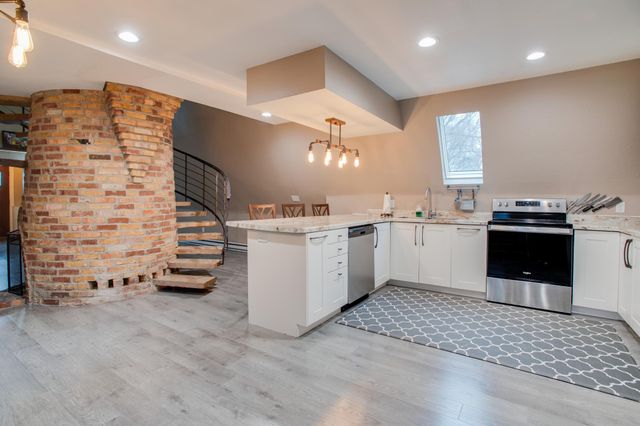 515 10th Street S, Fargo, ND 58103