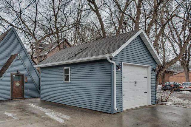 515 10th Street S, Fargo, ND 58103