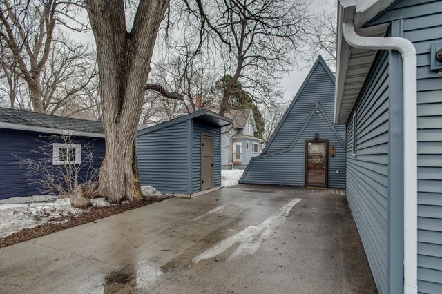 515 10th Street S, Fargo, ND 58103