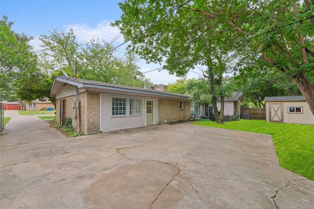 613 Misty Glen Drive, Desoto, TX 75115