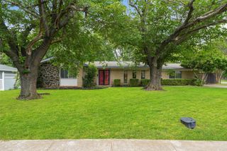 613 Misty Glen Drive, Desoto, TX 75115