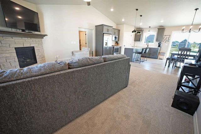 880 JOEANNA WAY, Pulaski, WI 54162