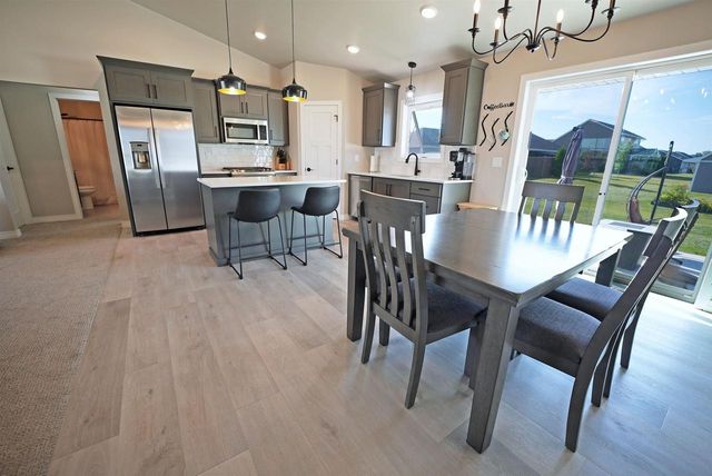 880 JOEANNA WAY, Pulaski, WI 54162