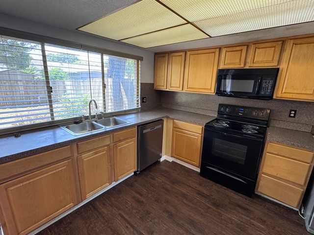 1610 Kingston Drive, Grand Prairie, TX 75051