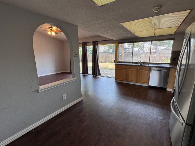 1610 Kingston Drive, Grand Prairie, TX 75051