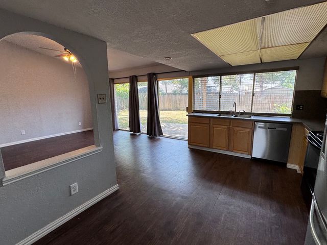 1610 Kingston Drive, Grand Prairie, TX 75051