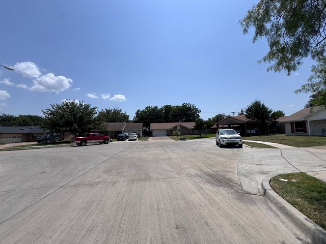 1610 Kingston Drive, Grand Prairie, TX 75051