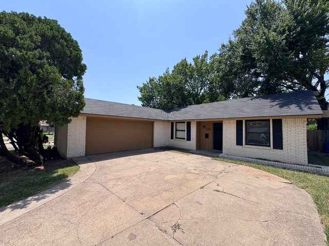 1610 Kingston Drive, Grand Prairie, TX 75051
