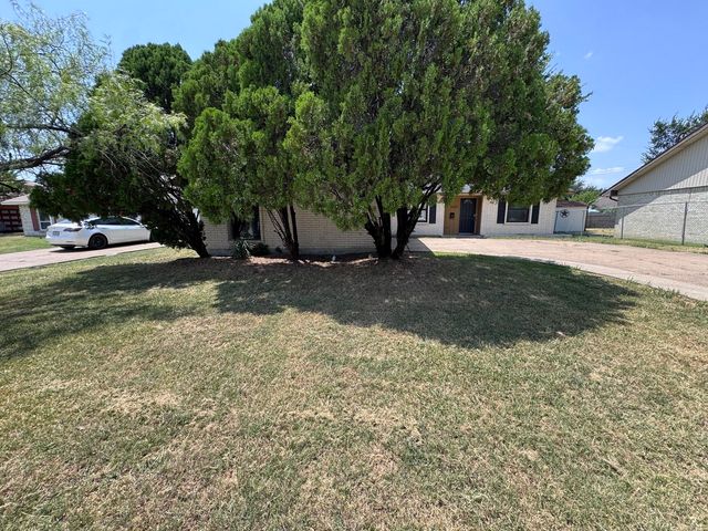 1610 Kingston Drive, Grand Prairie, TX 75051