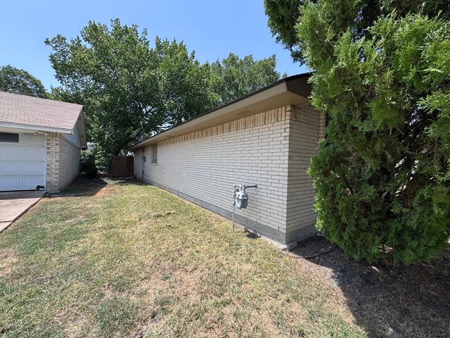 1610 Kingston Drive, Grand Prairie, TX 75051