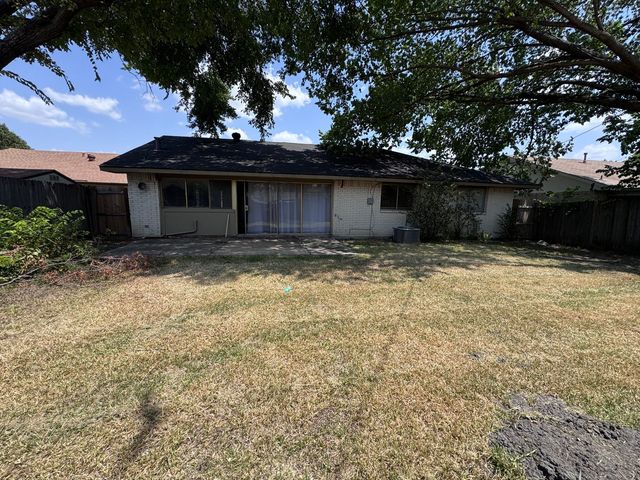 1610 Kingston Drive, Grand Prairie, TX 75051