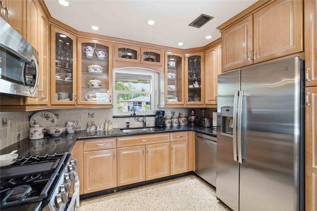 2068 SUNNYSIDE LANE, Sarasota, FL 34239