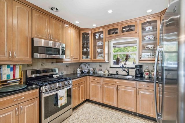 2068 SUNNYSIDE LANE, Sarasota, FL 34239