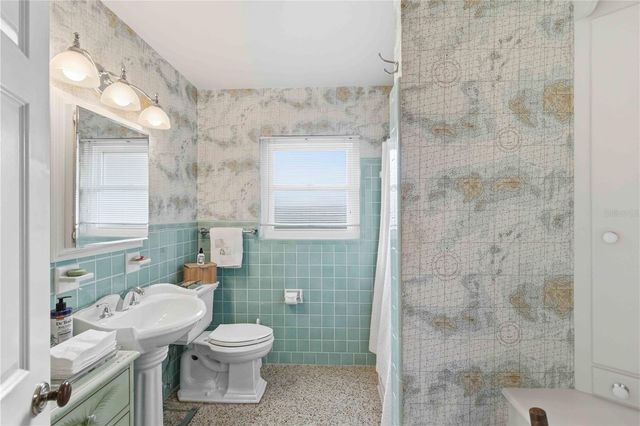 2068 SUNNYSIDE LANE, Sarasota, FL 34239