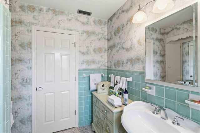 2068 SUNNYSIDE LANE, Sarasota, FL 34239