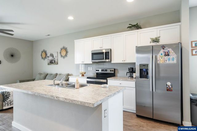 1480 Sunflower St, Woodburn, OR 97071