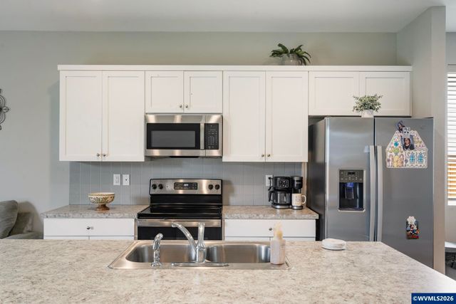 1480 Sunflower St, Woodburn, OR 97071