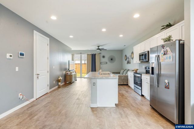 1480 Sunflower St, Woodburn, OR 97071