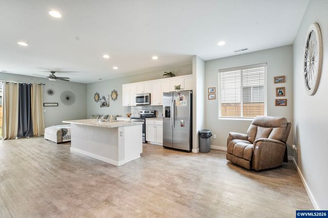 1480 Sunflower St, Woodburn, OR 97071