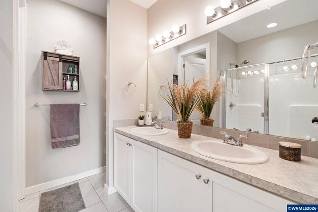 1480 Sunflower St, Woodburn, OR 97071