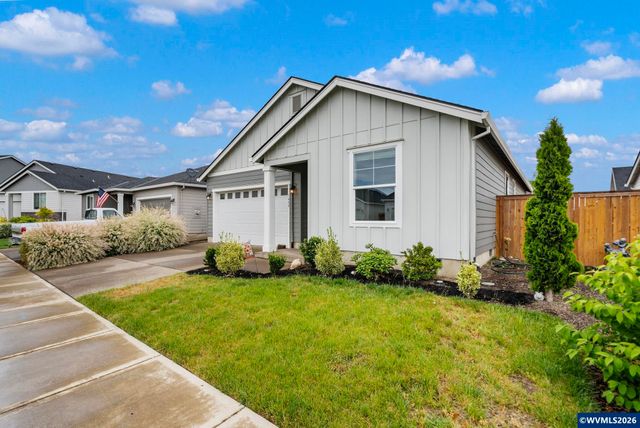 1480 Sunflower St, Woodburn, OR 97071