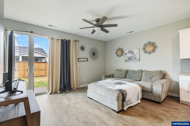 1480 Sunflower St, Woodburn, OR 97071