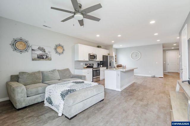 1480 Sunflower St, Woodburn, OR 97071