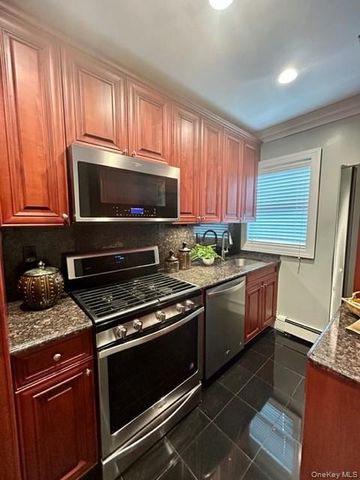 72 South Clinton Avenue 1B, Bay Shore, NY 11706