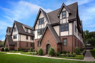 72 South Clinton Avenue 1B, Bay Shore, NY 11706