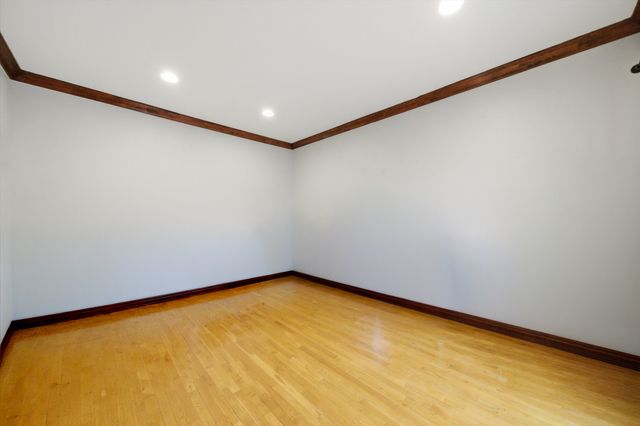 212 E 44th Street 3, Chicago, IL 60653