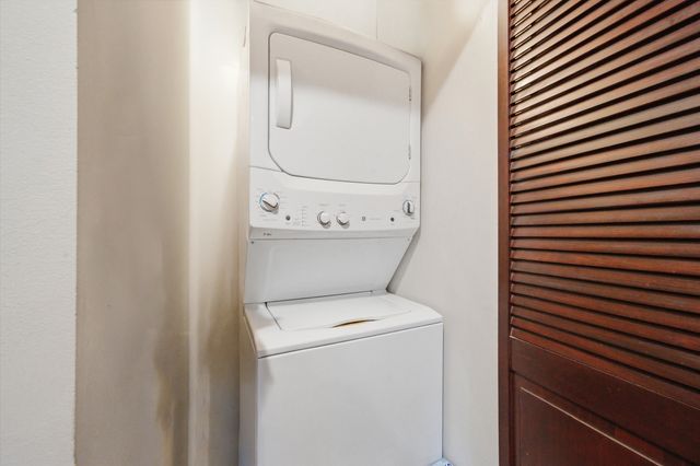 212 E 44th Street 3, Chicago, IL 60653