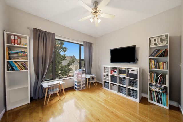 212 E 44th Street 3, Chicago, IL 60653